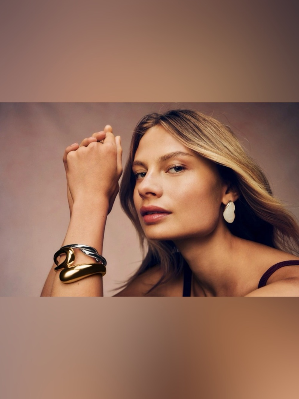 Time and Tru Women Acrylic Natural Goldstone